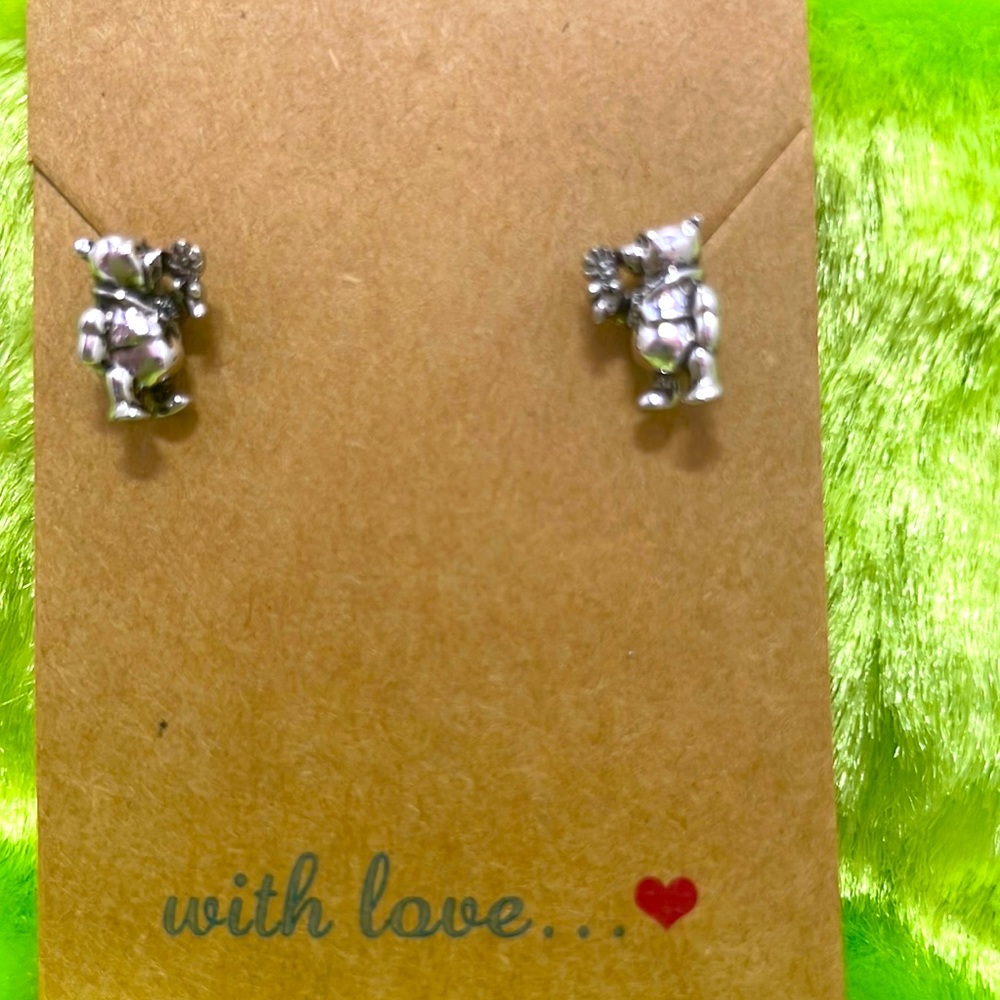 Winner the Pooh earrings